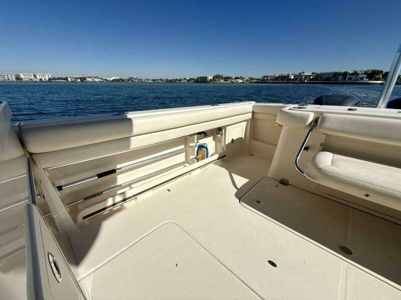 2016 Grady-White 307 Freedom