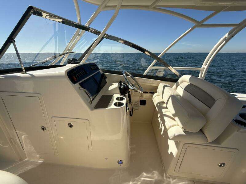 2016 Grady-White 307 Freedom