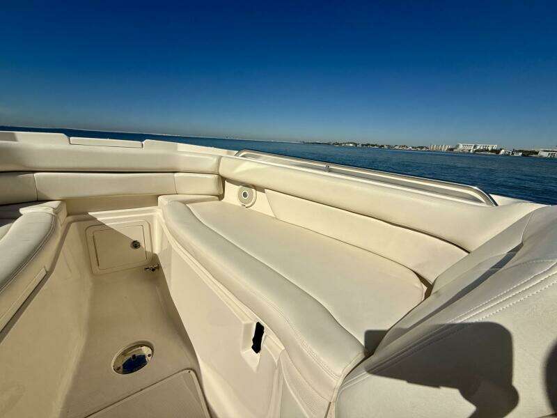 2016 Grady-White 307 Freedom