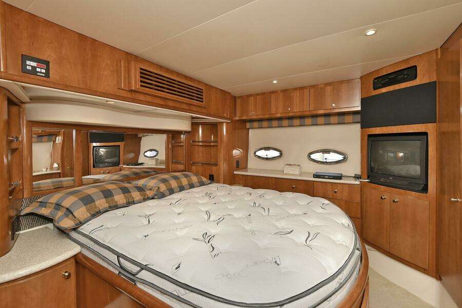 2001 Carver 466 Motor Yacht