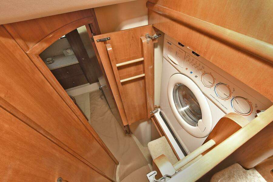 2001 Carver 466 Motor Yacht