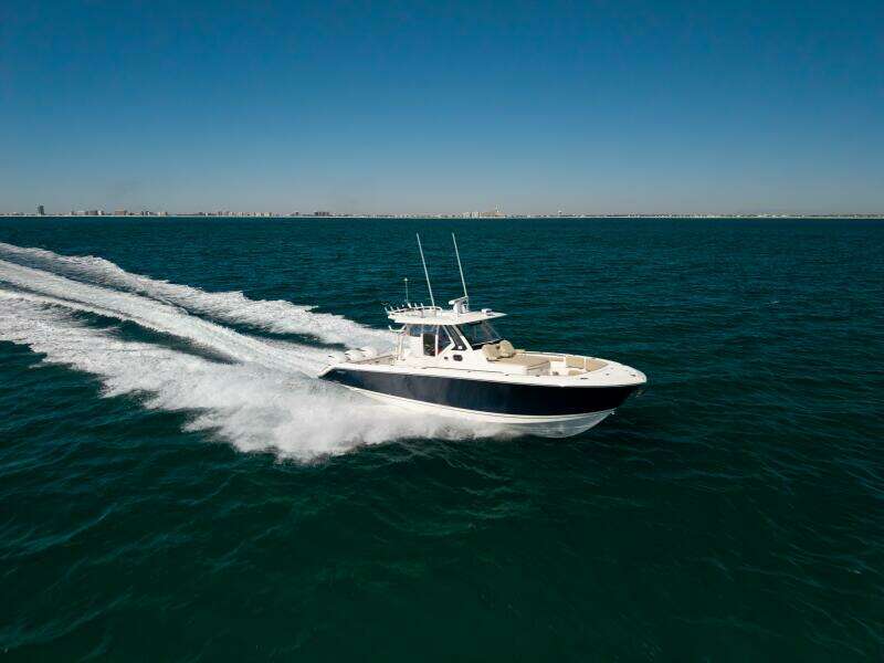 2019 Pursuit S 368 Moon Dogg Running