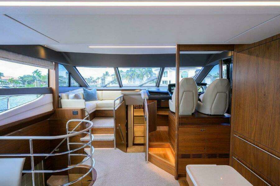 Princess Y78 - Interior Helm