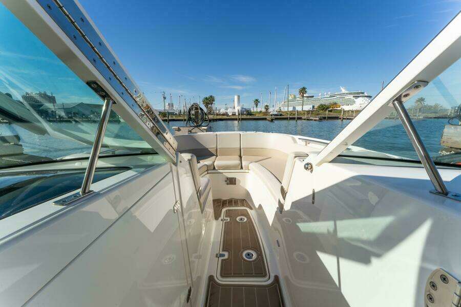 2017 Boston Whaler 320 Vantage Sutra