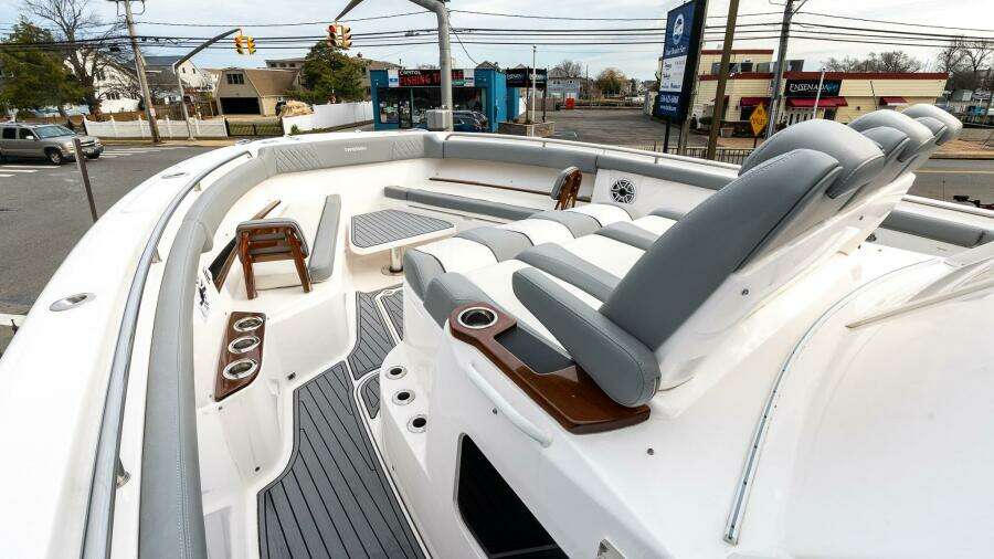 2023 Everglades 455 Center Console