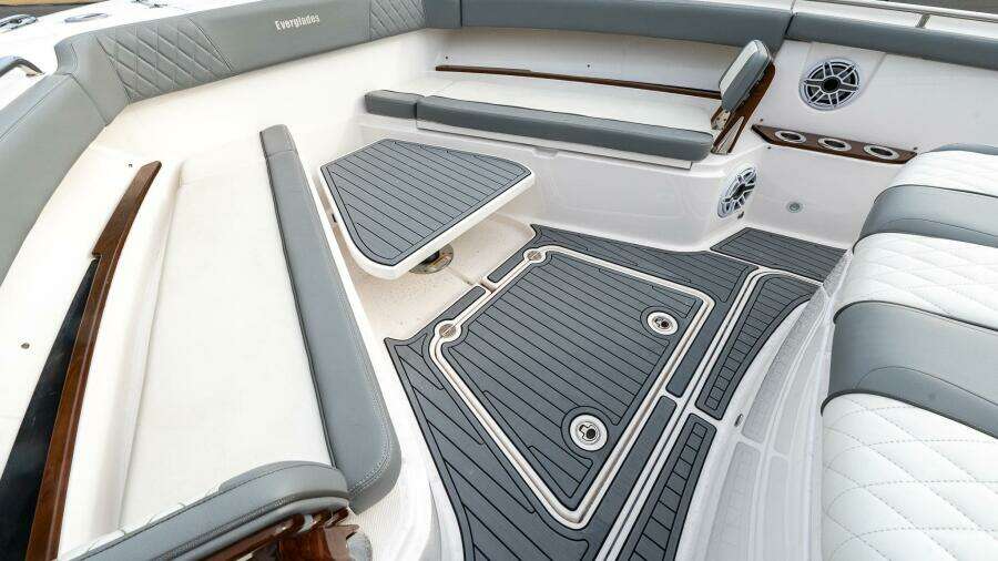 2023 Everglades 455 Center Console