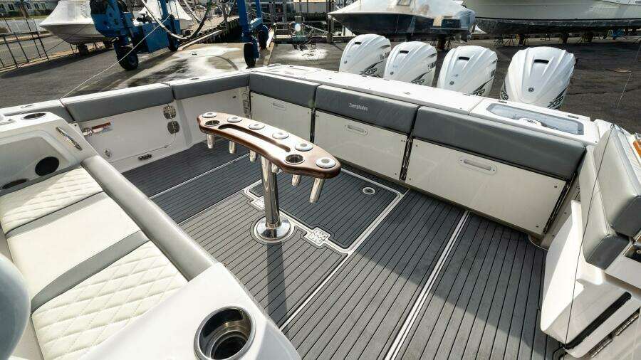 2023 Everglades 455 Center Console