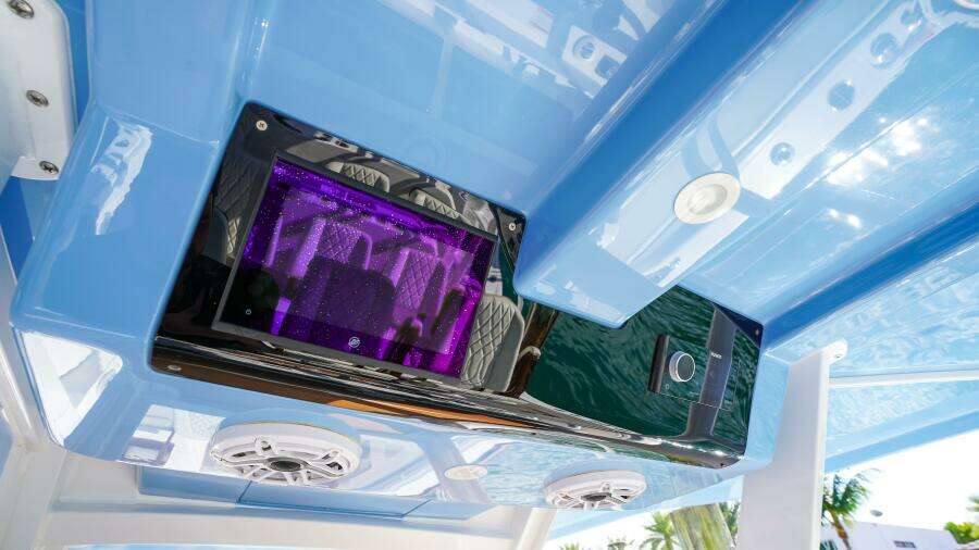 2024 Invincible 43 Open