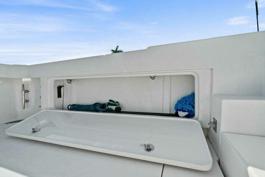 2017 Bertram 35 Flybridge