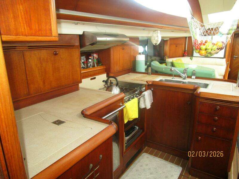 54' Jeanneau galley3