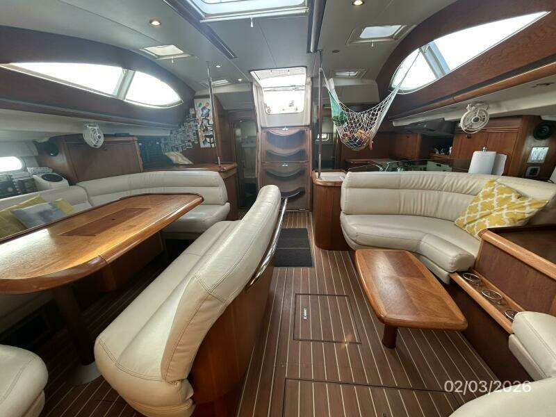 54' Jeanneau salon aft
