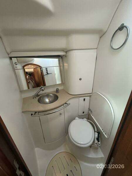 54' Jeanneau port aft stateroom head