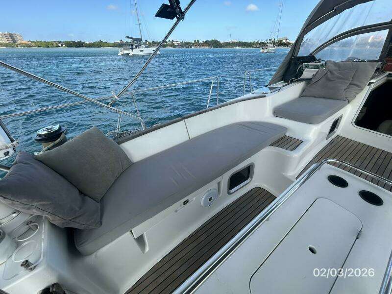 54' Jeanneau cockpit port seating