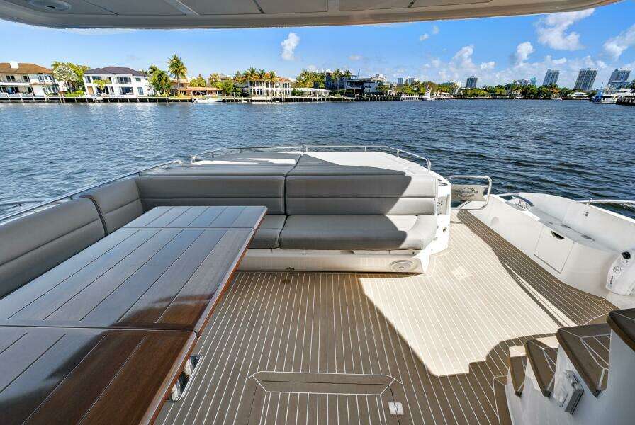 2017 Sunseeker 68 Sport Yacht