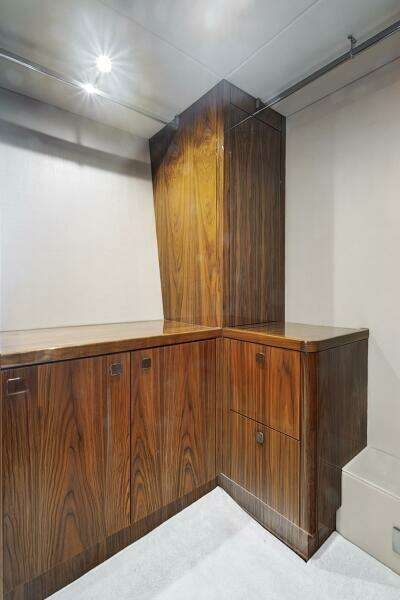 2017 Sunseeker 68 Sport Yacht