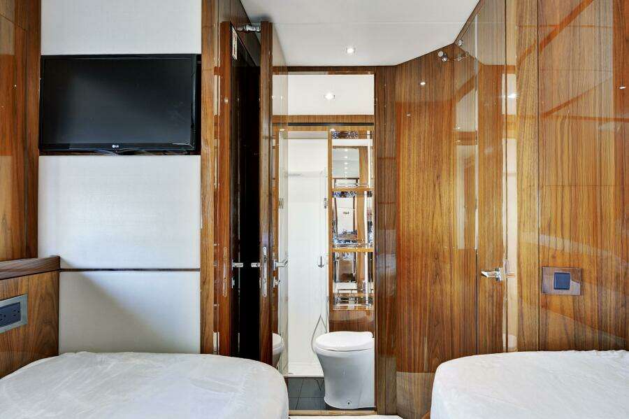 2017 Sunseeker 68 Sport Yacht