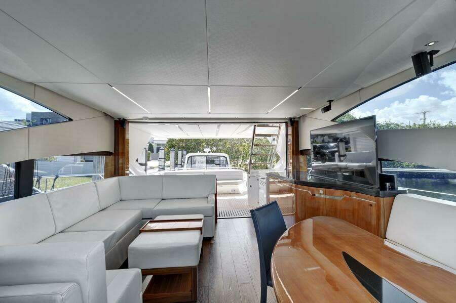 2017 Sunseeker 68 Sport Yacht