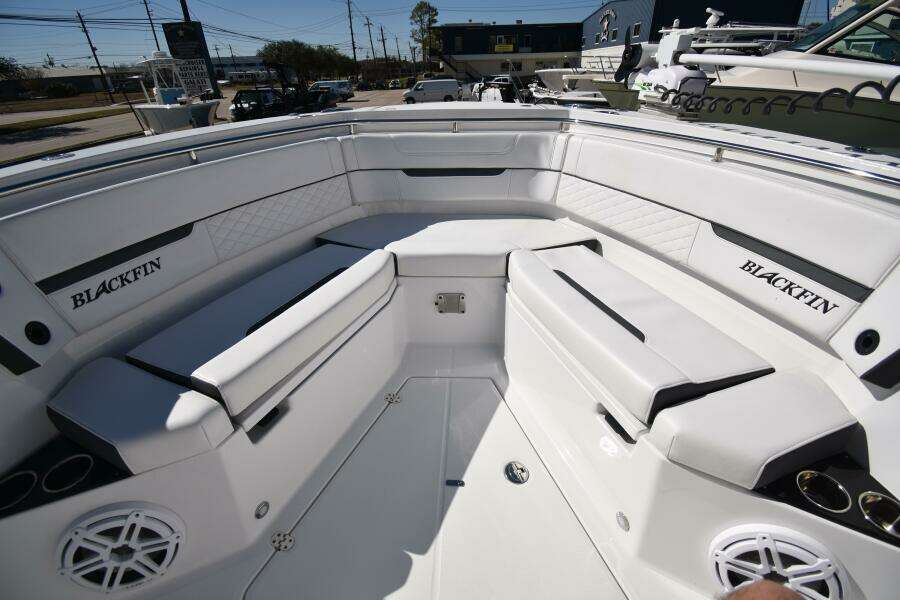 2021 Blackfin 332 