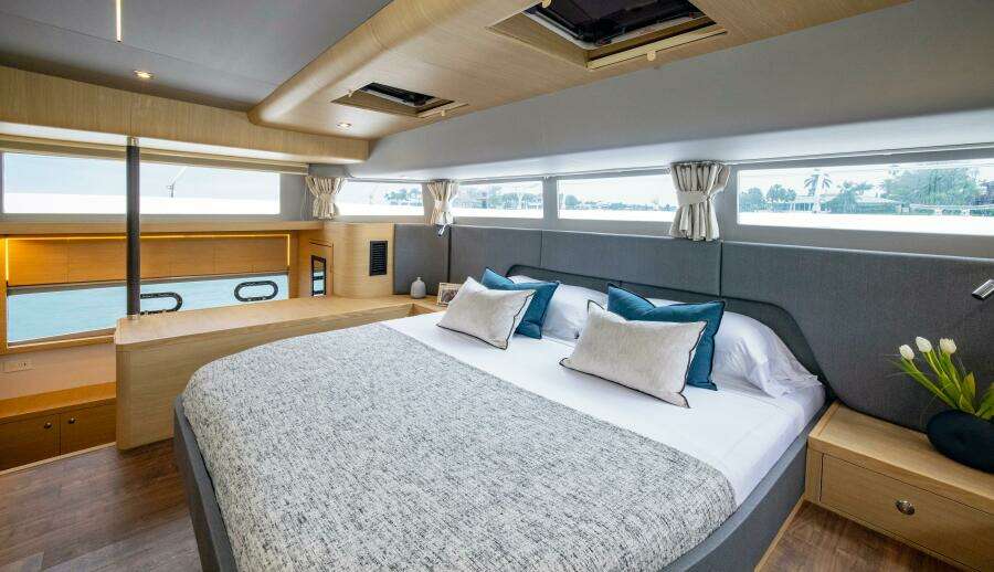 2024 Aquila 54 Yacht