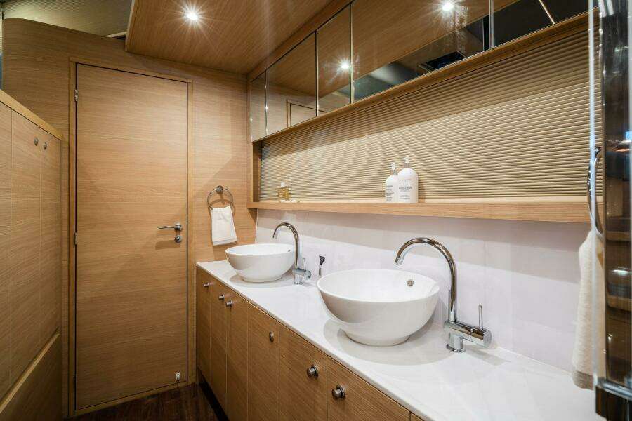 2024 Aquila 54 Yacht