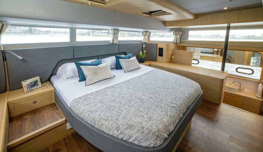 2024 Aquila 54 Yacht