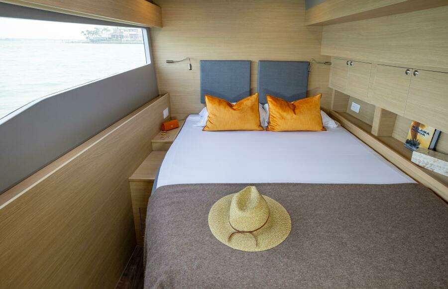 2024 Aquila 54 Yacht