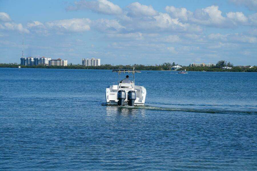 2002 Stamas 270 Tarpon