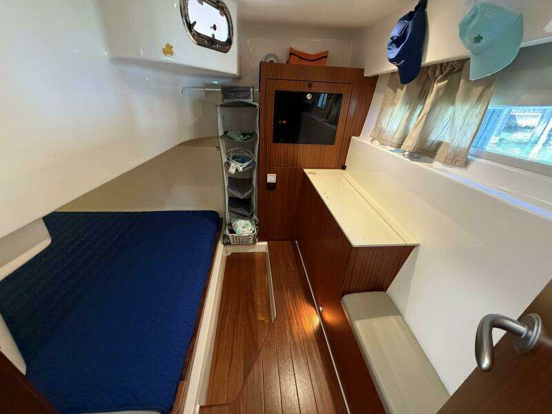 2014 Pursuit F350 - Stateroom