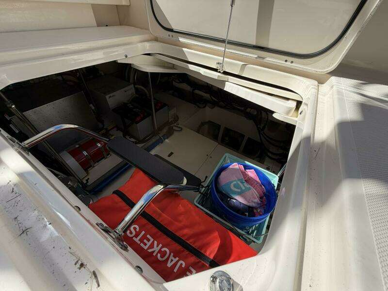 2014 Pursuit F350 - Engine Room