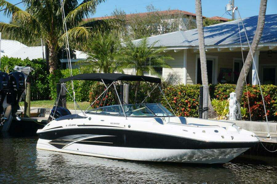 2018 Hurricane SunDeck 2400 OB