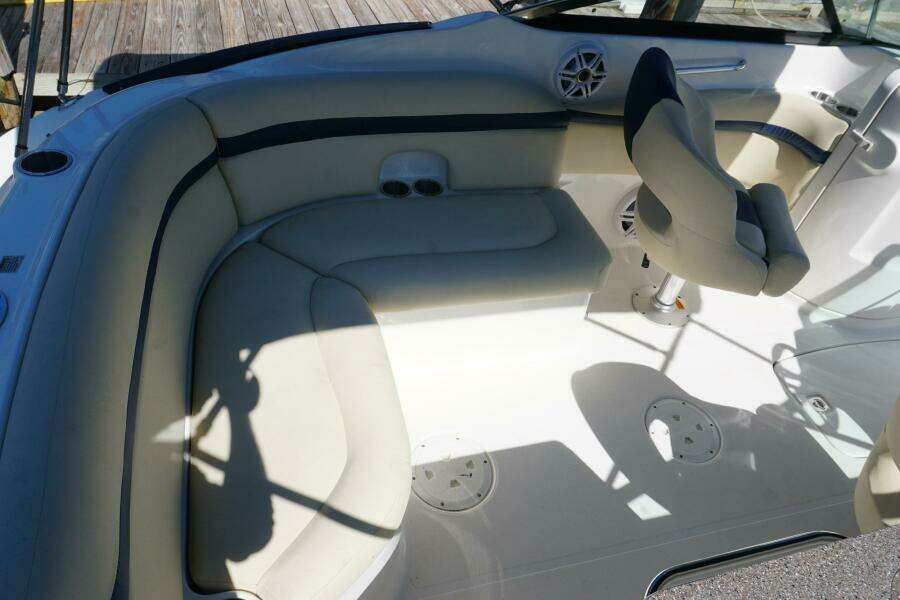 2018 Hurricane SunDeck 2400 OB