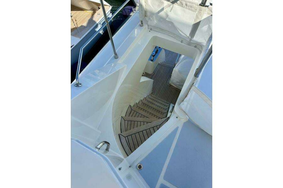 Outer Reef 62 SOUTH  PAWS - Flybridge
