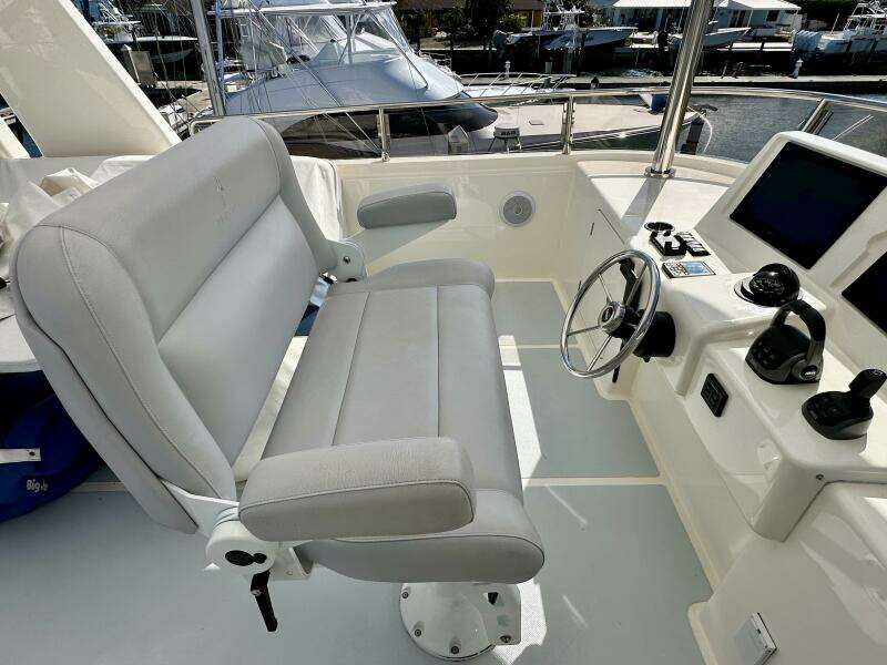 Outer Reef 62 SOUTH  PAWS - Flybridge Helm