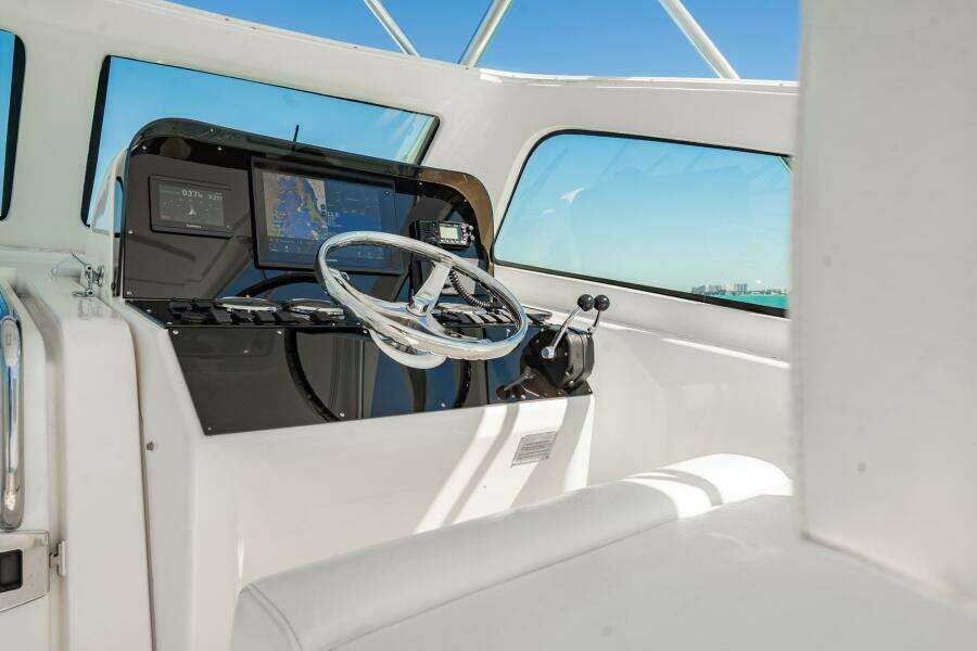2004 Luhrs 32 Open