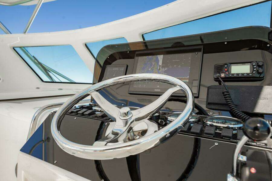 2004 Luhrs 32 Open