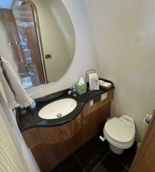 2004 Altima 55 Pilothouse