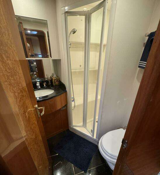 2004 Altima 55 Pilothouse