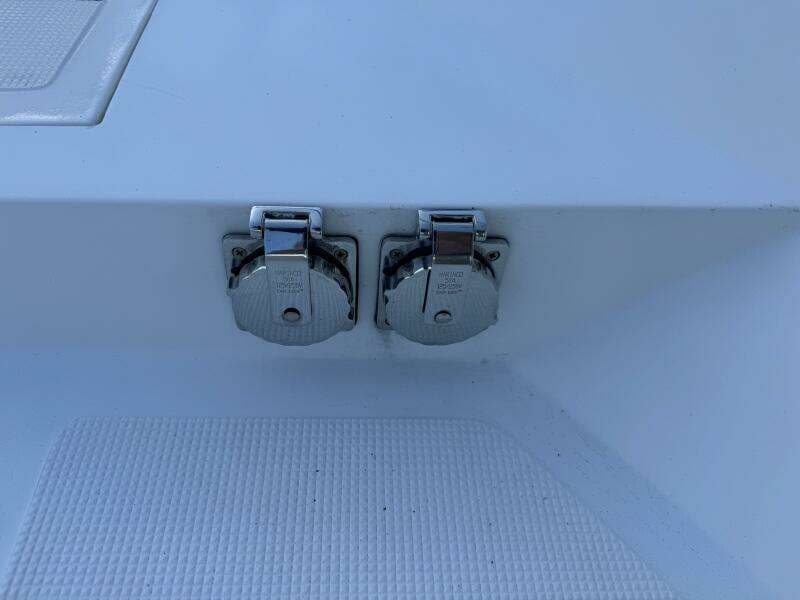 2004 Altima 55 Pilothouse