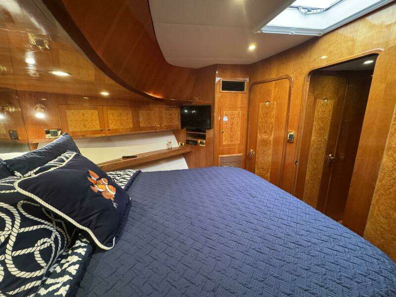 2004 Altima 55 Pilothouse