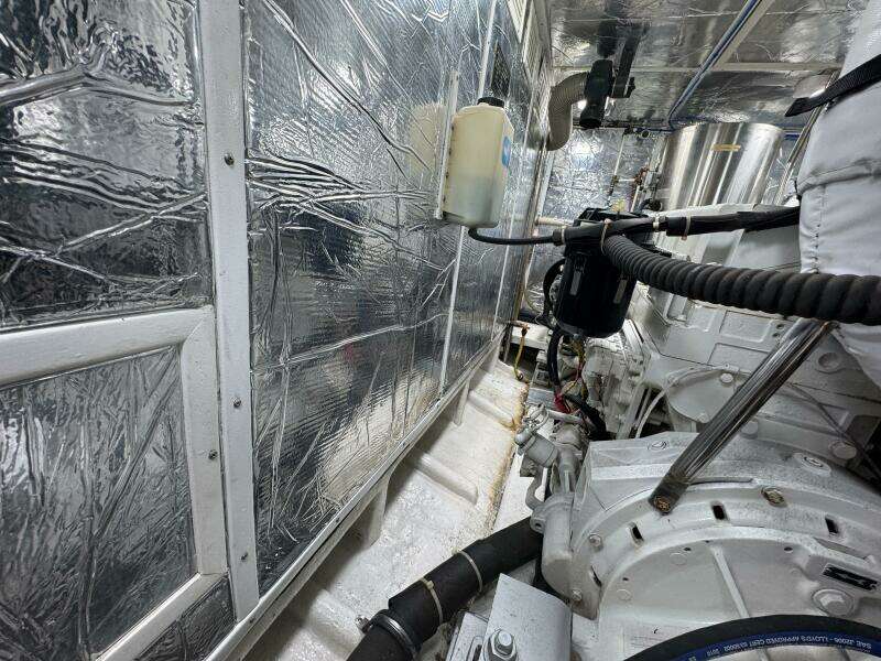 2004 Altima 55 Pilothouse