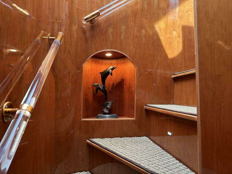 2004 Altima 55 Pilothouse