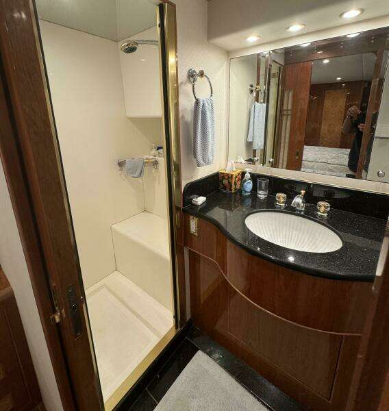 2004 Altima 55 Pilothouse