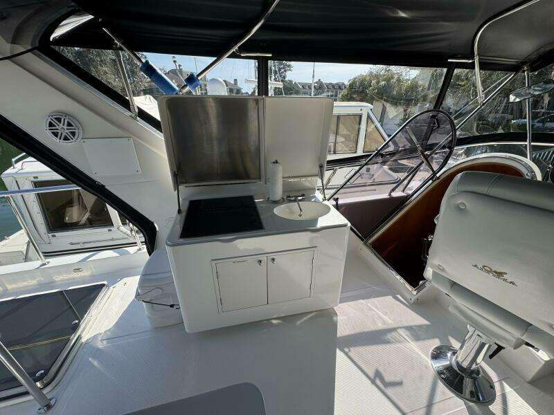 2004 Altima 55 Pilothouse