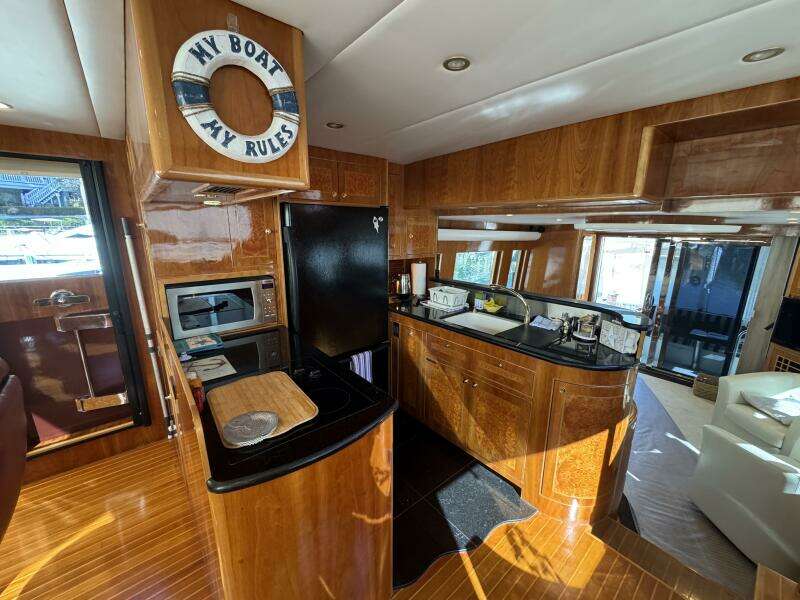 2004 Altima 55 Pilothouse