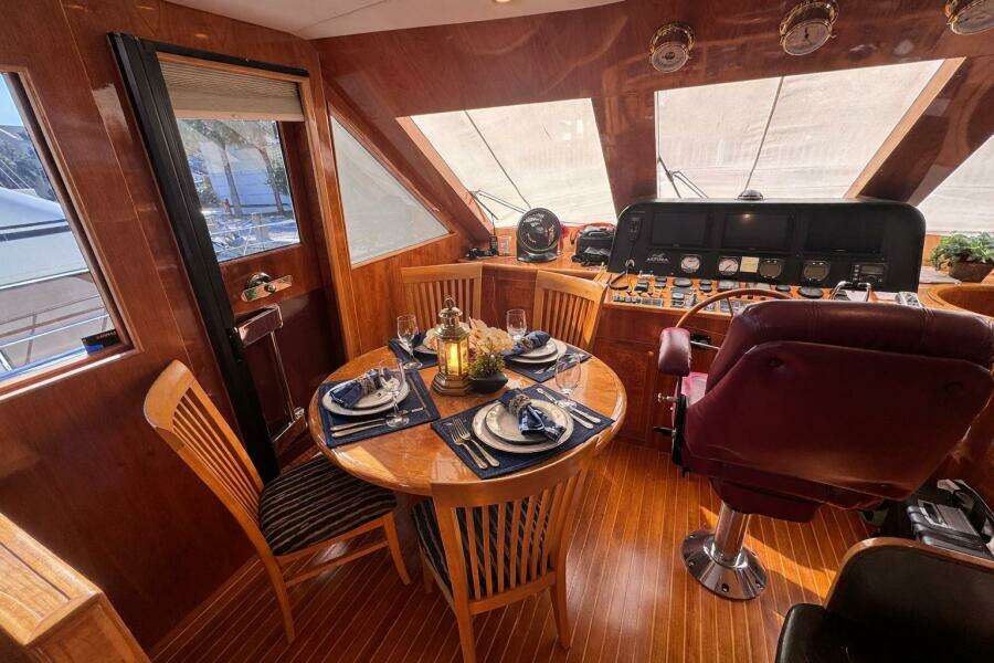 2004 Altima 55 Pilothouse