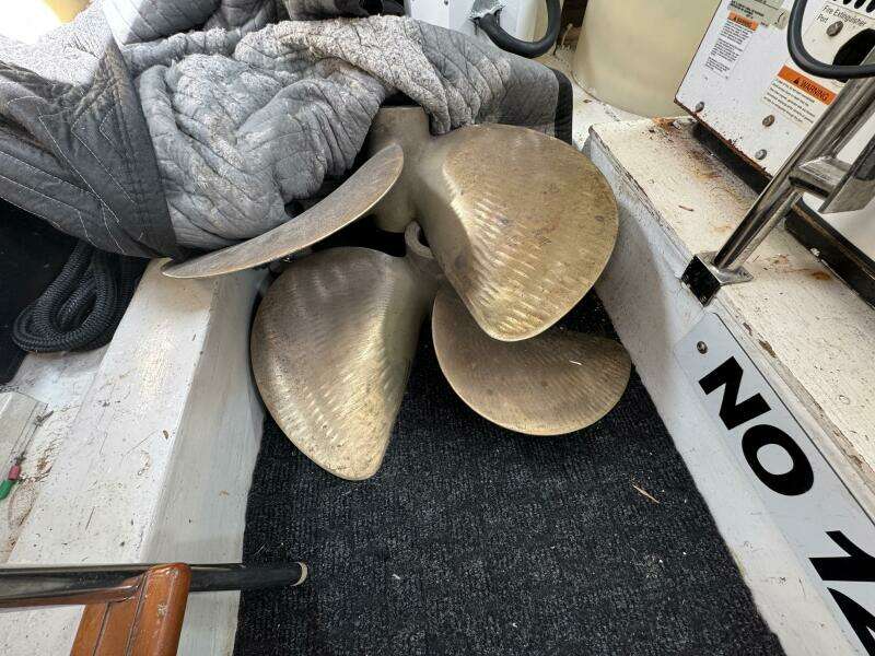 2004 Altima 55 Pilothouse