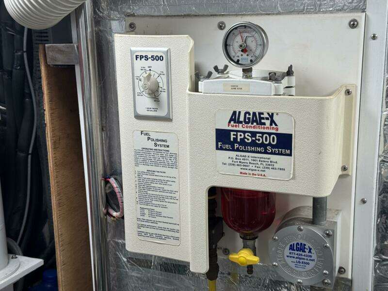 2004 Altima 55 Pilothouse