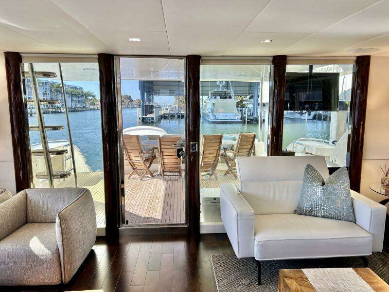 2001 Lazzara Yachts 94 Motor Yacht