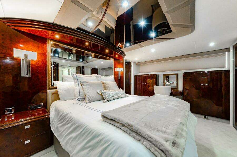2001 Lazzara Yachts 94 Motor Yacht