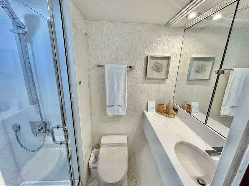 2001 Lazzara Yachts 94 Motor Yacht